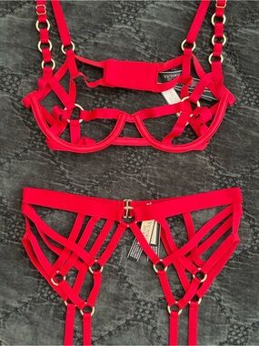 Victoria’s Secret Very Sexy Unlined Strappy Balconette Bra Cage Ring 2 Piece Set